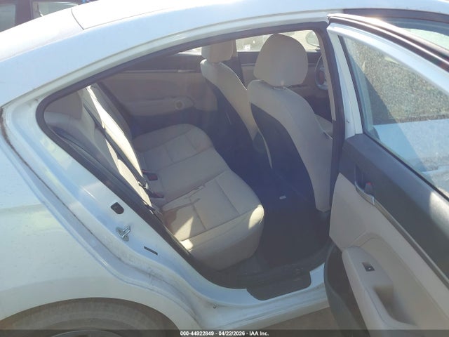 HYUNDAI ELANTRA SE - 8