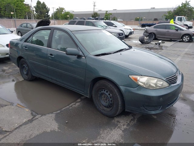 TOYOTA CAMRY - 1