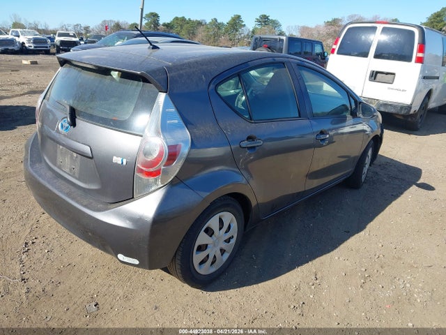 TOYOTA PRIUS C - 4