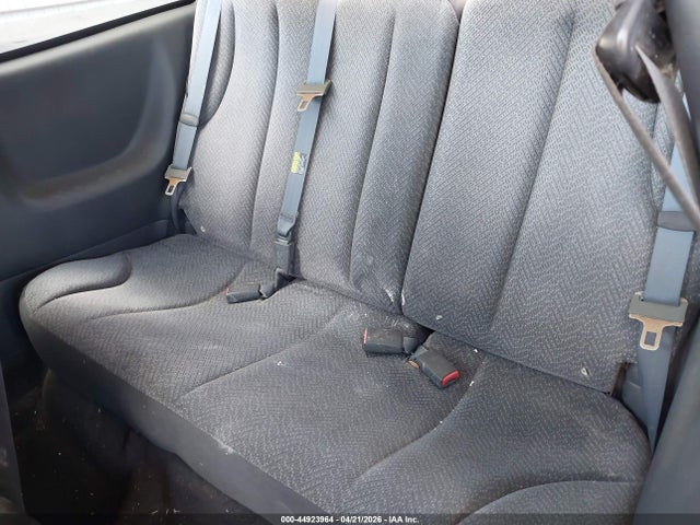 CHEVROLET CAVALIER LS - 8