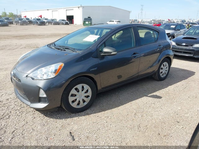 TOYOTA PRIUS C - 2