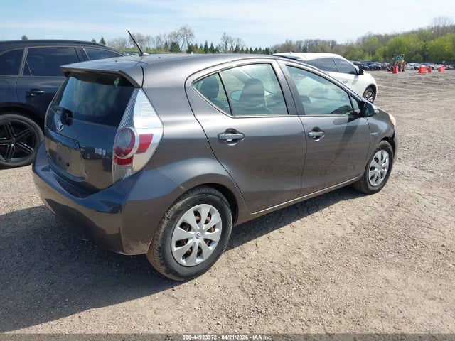 TOYOTA PRIUS C - 4