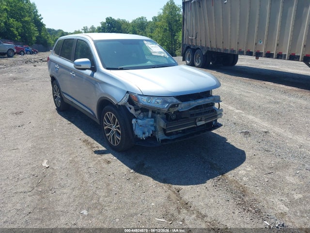 2017 MITSUBISHI OUT SE