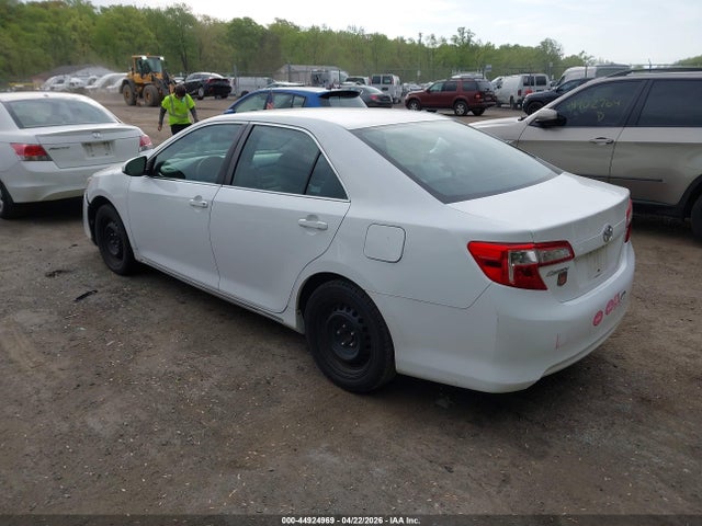TOYOTA CAMRY - 3