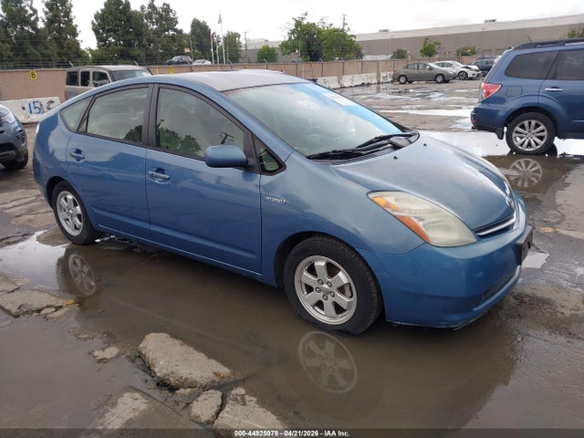 TOYOTA PRIUS - 1
