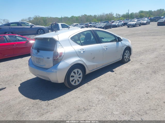 TOYOTA PRIUS C - 4