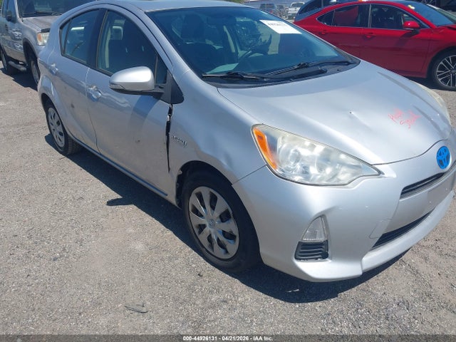 TOYOTA PRIUS C - 6