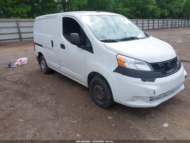 2015 NISSAN NV SV
