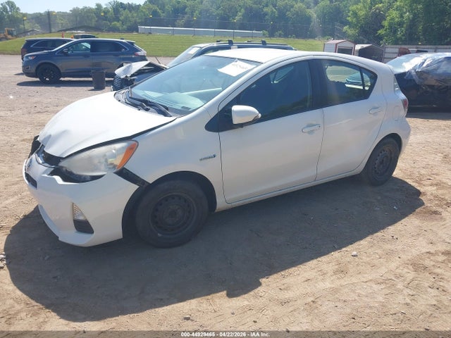 TOYOTA PRIUS C - 2