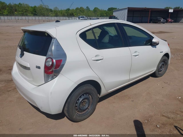 TOYOTA PRIUS C - 4