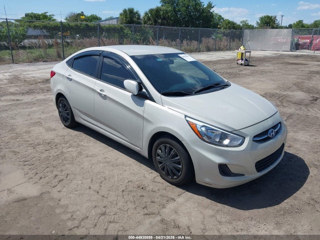 HYUNDAI ACCENT SE - 1