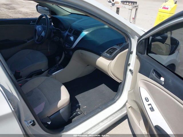 HYUNDAI ACCENT SE - 5