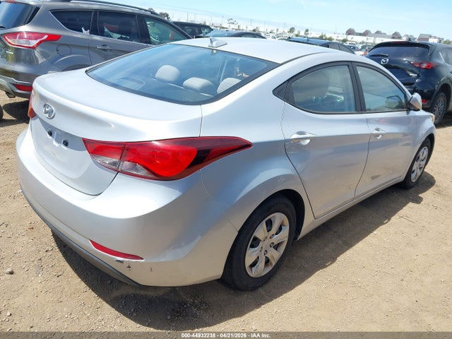 HYUNDAI ELANTRA SE - 4