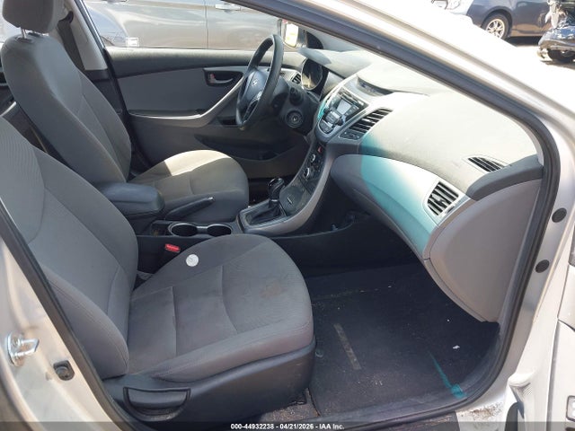 HYUNDAI ELANTRA SE - 5