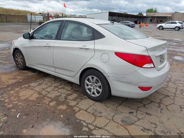 HYUNDAI ACCENT SE - 3