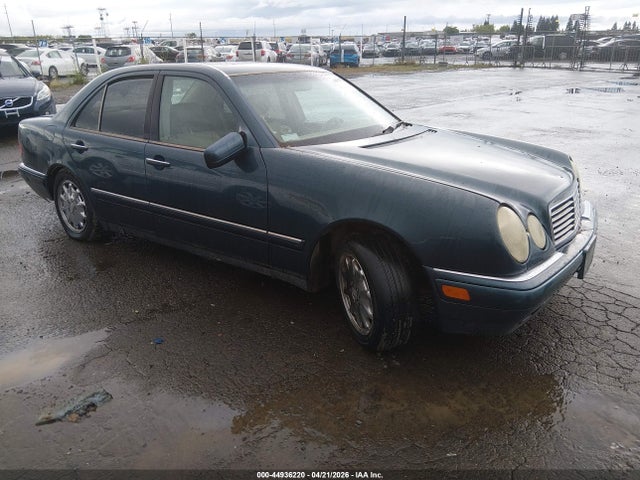 MERCEDES-BENZ E-CLASS - 1