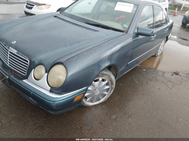 MERCEDES-BENZ E-CLASS - 6