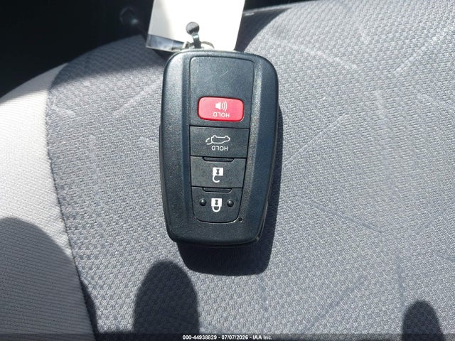 2019 TOYOTA RAV4 XLE 11