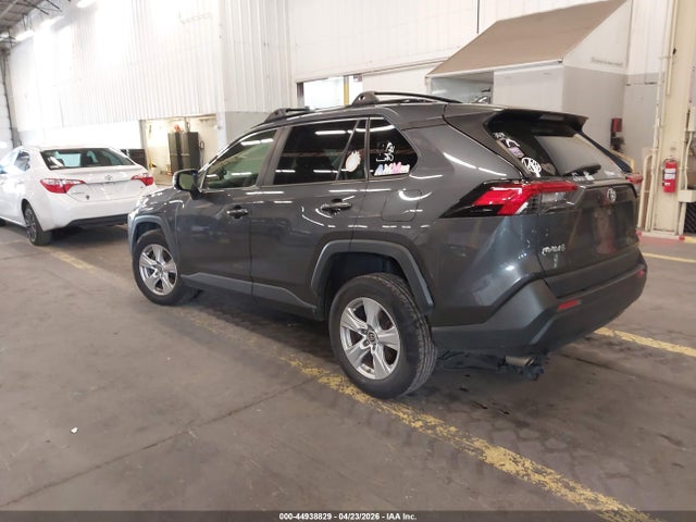 2019 TOYOTA RAV4 XLE 3