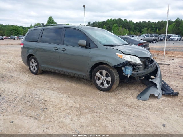 2013 TOYOTA SIENNA LE V6 8 PASSENGER