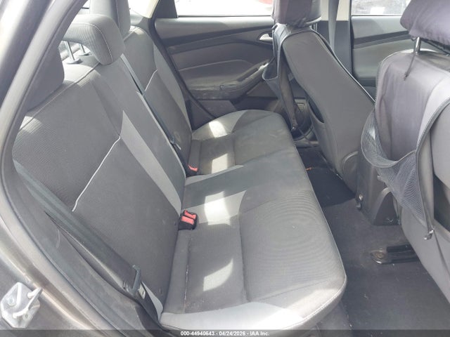 FORD FOCUS SE - 8