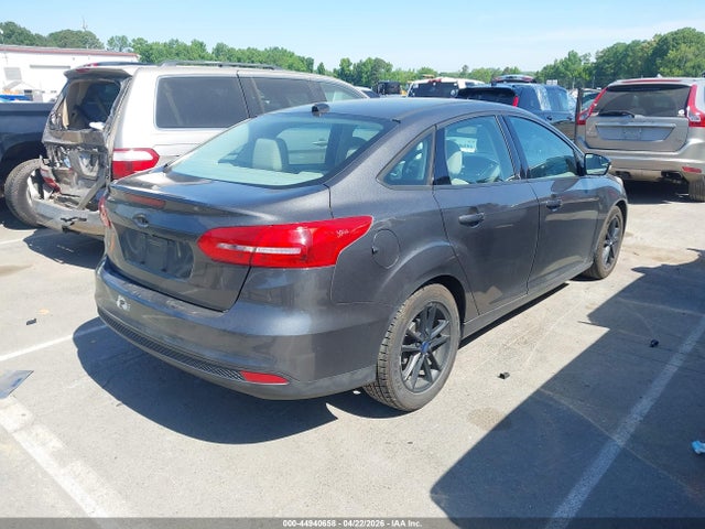 FORD FOCUS SE - 4