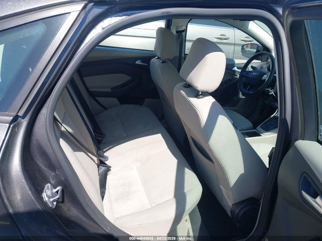 FORD FOCUS SE - 8