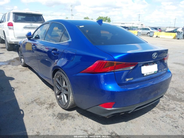 2017 Lexus IS 300 — фото 3