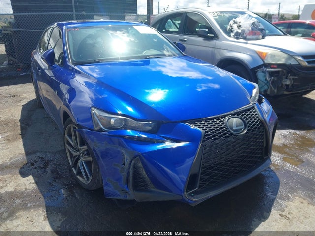 2017 Lexus IS 300 — фото 6