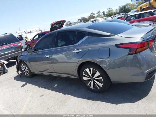 2021 NISSAN ALTIMA SV FWD 14