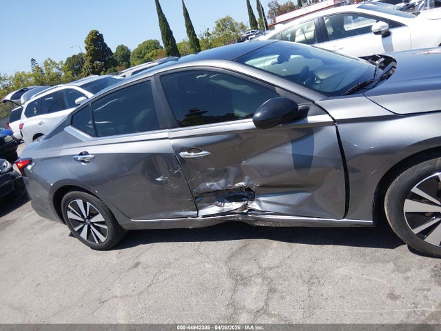 2021 NISSAN ALTIMA SV FWD 6