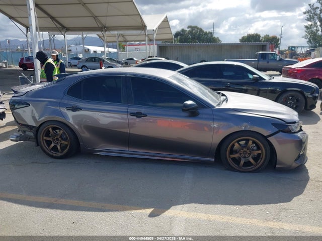 2019 TOYOTA CAMRY SE 14