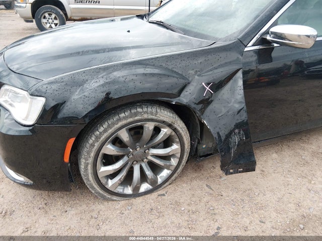 2018 Chrysler 300 LIMITED thumbnail 17