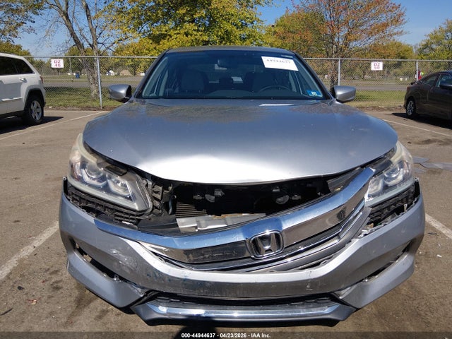 2017 Honda ACCORD LX — фото 6