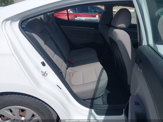 HYUNDAI ELANTRA SE - 8