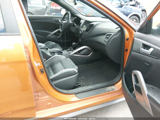 صورة 5 لـ 2016 Hyundai VELOSTER TURBO