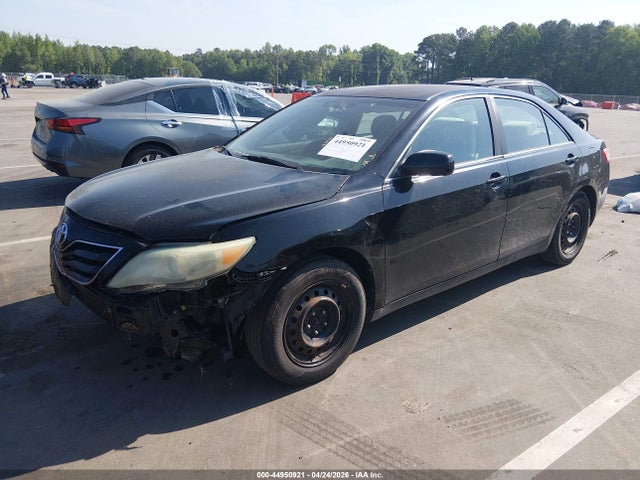 2010 Toyota CAMRY LE 缩略图 2