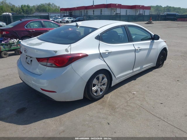 HYUNDAI ELANTRA SE - 4