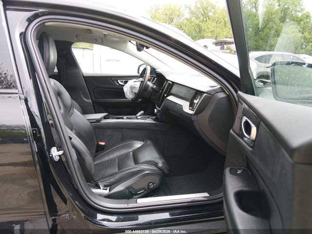 2025 Volvo V60 CROSS COUNTRY ULTRA, B5 AWD GAS (MILD HYBRID) photo 5