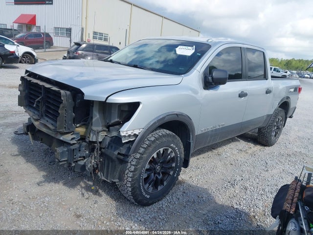 2018 Nissan TITAN PRO-4X 照片 2