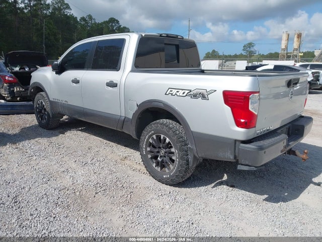 2018 Nissan TITAN PRO-4X 照片 3