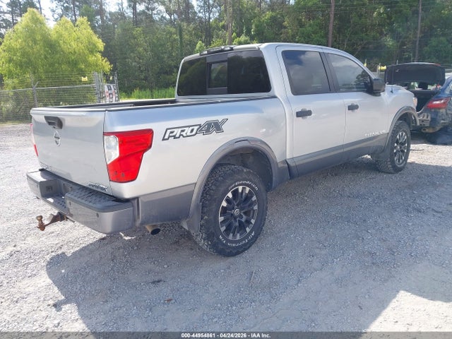 2018 Nissan TITAN PRO-4X 照片 4