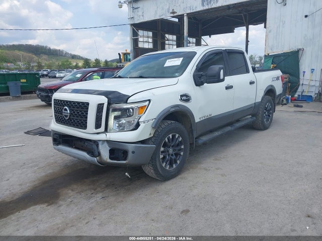 2017 Nissan TITAN PRO-4X 照片 2