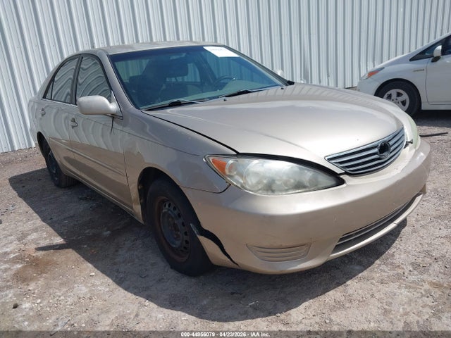 TOYOTA CAMRY - 1