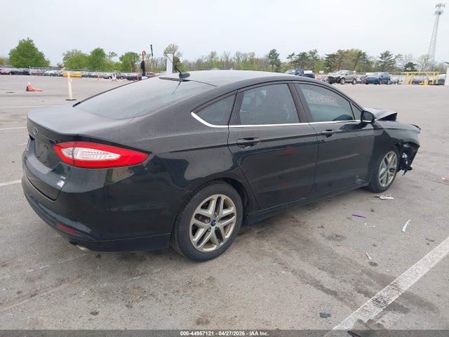 FORD FUSION SE - 4