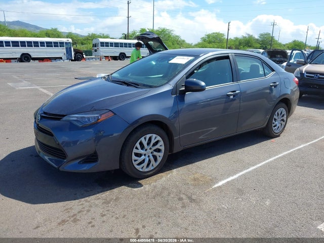 2017 Toyota COROLLA LE photo 2