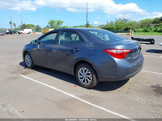 2017 Toyota COROLLA LE photo 3