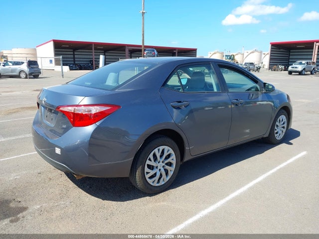 2017 Toyota COROLLA LE photo 4