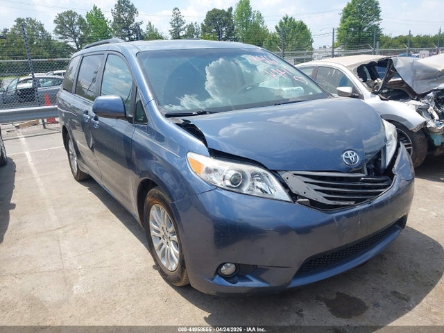 2014 TOYOTA SIENNA XLE V6 8 PASSENGER