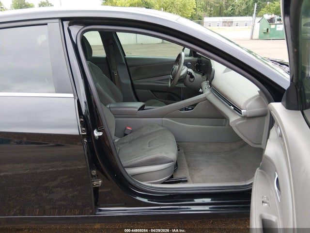 صورة 5 لـ 2024 Hyundai ELANTRA SEL